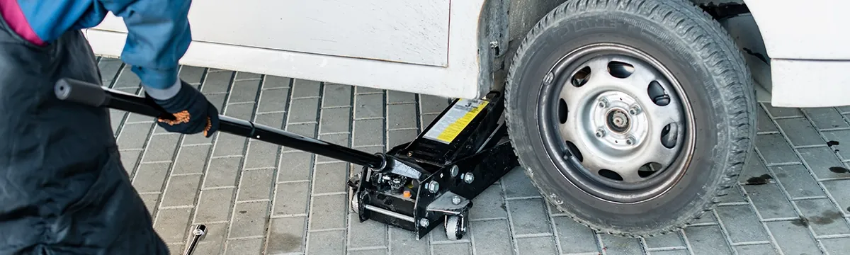 Roadside assistance tire change on the shoulder in Tampa, FL
